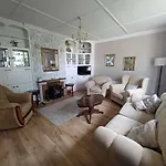 Home-sleeps 6 -private Garden * 阿比菲尔