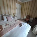 Home-sleeps 6 -private Garden 度假居 *