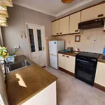 Home-sleeps 6 -private Garden 度假居
