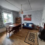 Home-sleeps 6 -private Garden 度假居 *