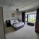 Home-sleeps 6 -private Garden * 阿比菲尔