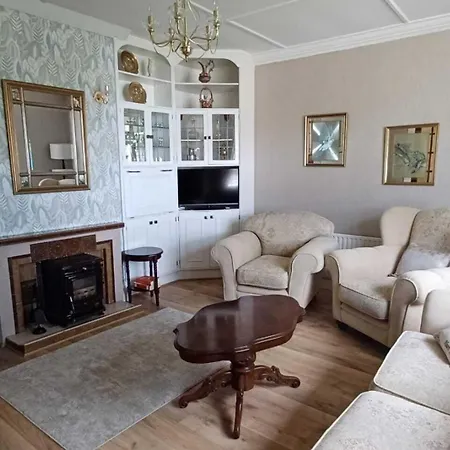 Home-sleeps 6 -private Garden Casa de Férias *