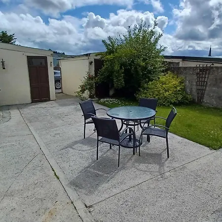 Home-sleeps 6 -private Garden * 아베이피어