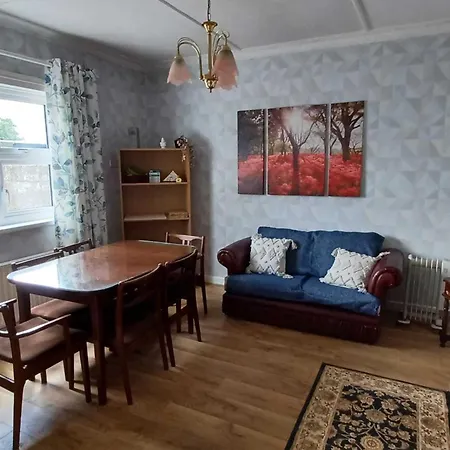 Home-sleeps 6 -private Garden Abbeyfeale