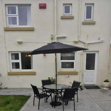 Home-sleeps 6 -private Garden Abbeyfeale