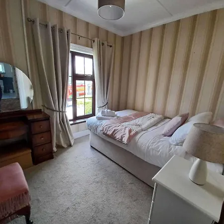 Casa de Férias Home-sleeps 6 -private Garden