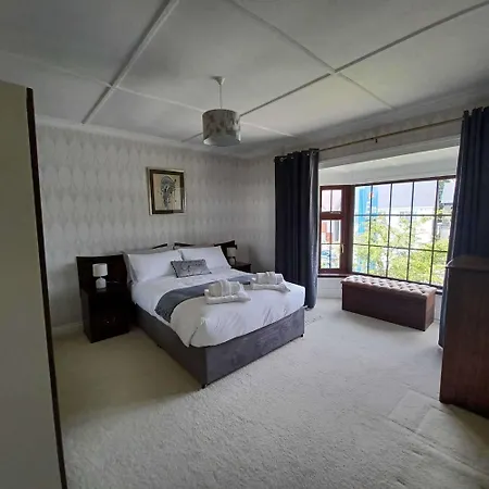 Ferienhaus Home-sleeps 6 -private Garden Abbeyfeale