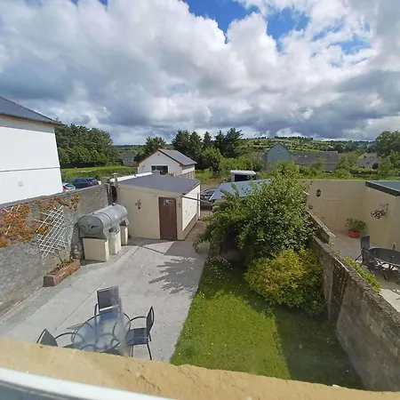 Ferienhaus Home-sleeps 6 -private Garden *