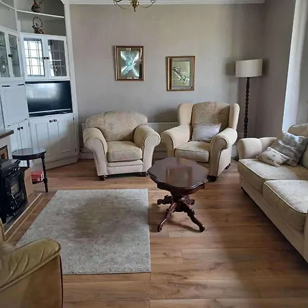 Home-sleeps 6 -private Garden * 아베이피어