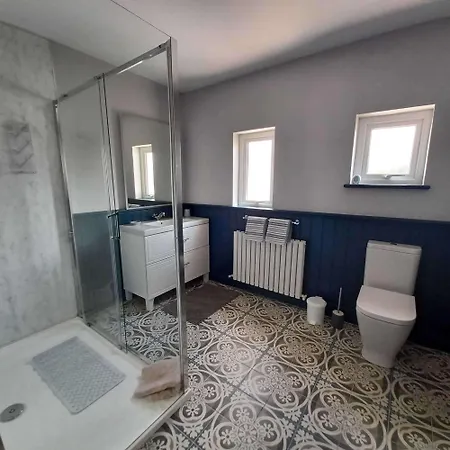 Home-sleeps 6 -private Garden 펜션 아베이피어