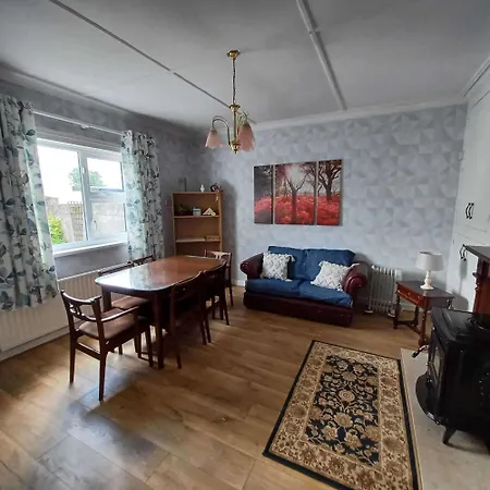 Home-sleeps 6 -private Garden 펜션 *