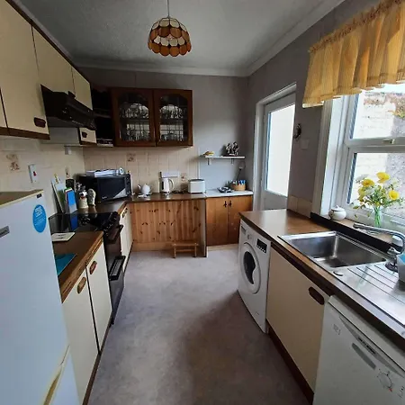 Casa de Férias Home-sleeps 6 -private Garden Abbeyfeale