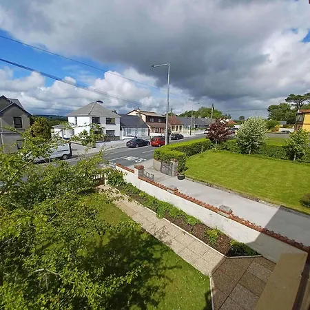 Home-sleeps 6 -private Garden * Abbeyfeale