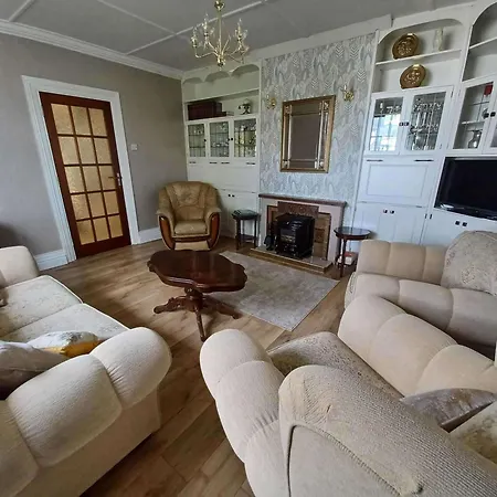 펜션 Home-sleeps 6 -private Garden