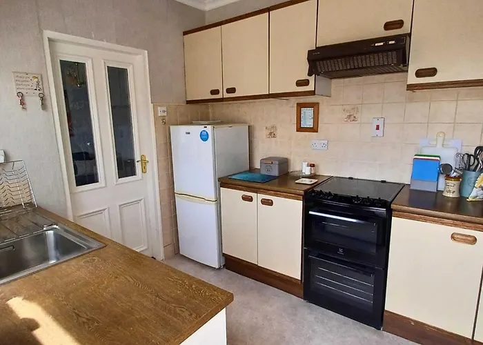 Home-sleeps 6 -private Garden Casa vacanze