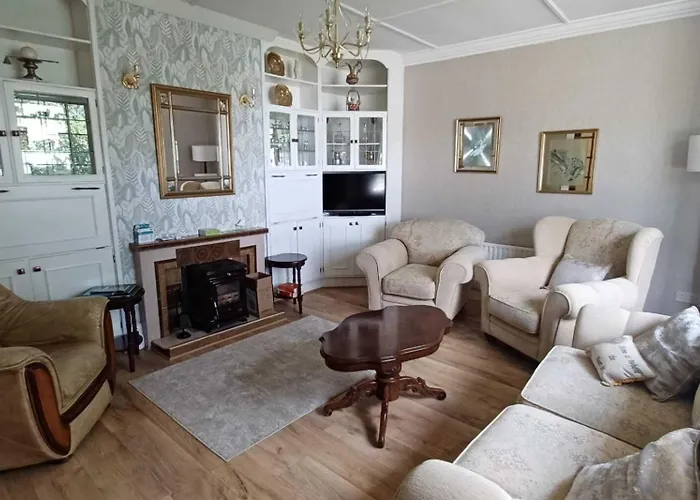 Casa vacanze Home-sleeps 6 -private Garden