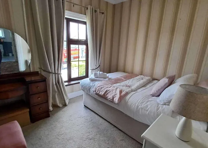 Casa vacanze Home-sleeps 6 -private Garden