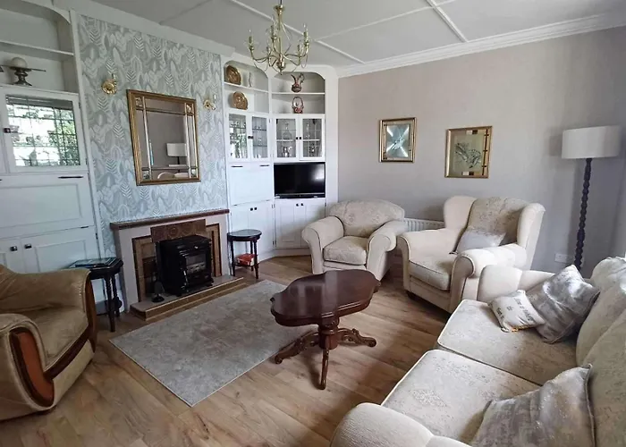 Casa vacanze Home-sleeps 6 -private Garden *