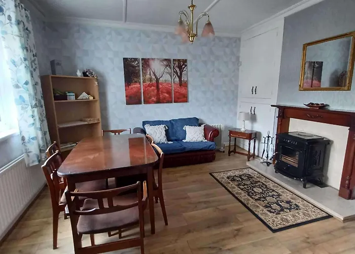 Home-sleeps 6 -private Garden Abbeyfeale