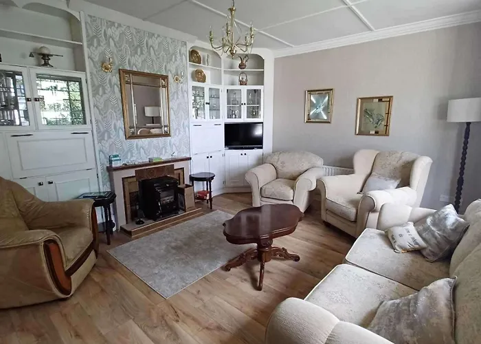 Home-sleeps 6 -private Garden * Abbeyfeale