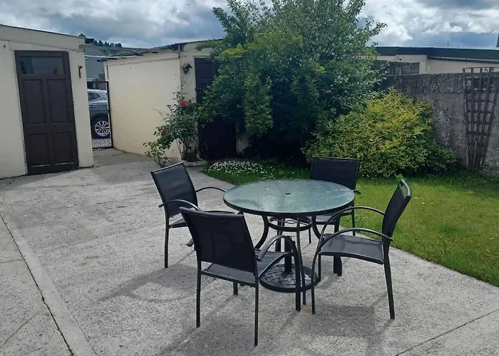 Nyaraló Home-sleeps 6 -private Garden Abbeyfeale