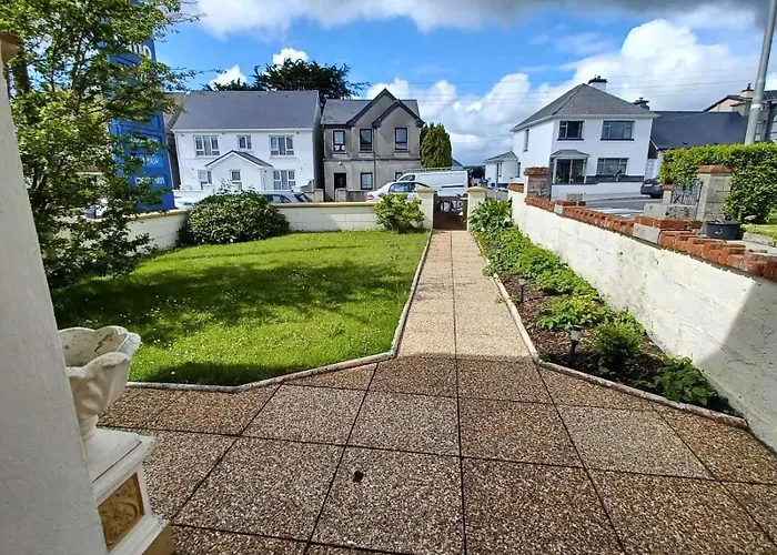 Home-sleeps 6 -private Garden Abbeyfeale
