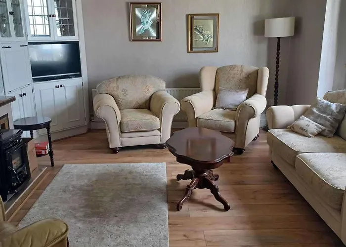 Home-sleeps 6 -private Garden * Abbeyfeale