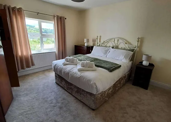 Home-sleeps 6 -private Garden * Abbeyfeale