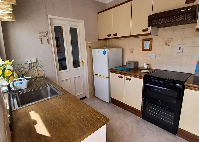 Home-sleeps 6 -private Garden Casa vacanze