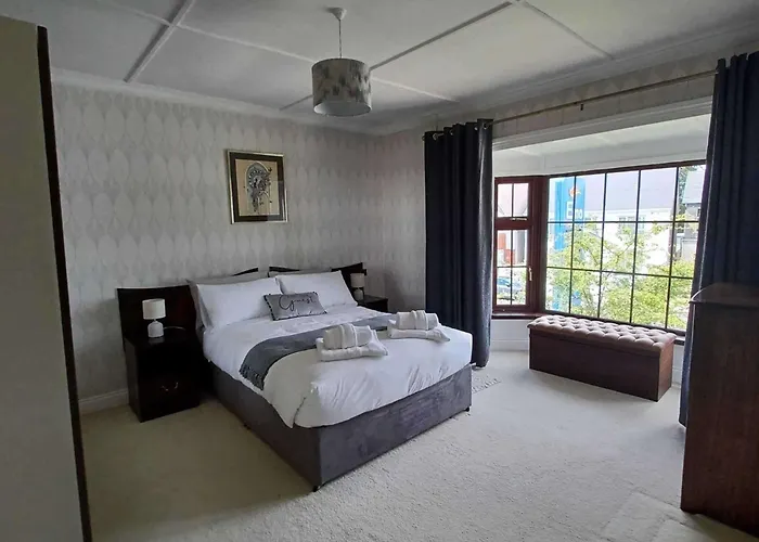 Home-sleeps 6 -private Garden * Abbeyfeale