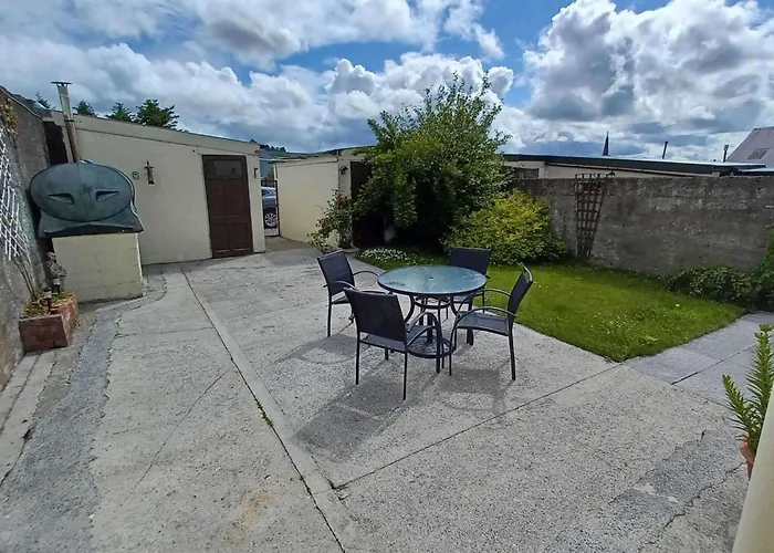 Home-sleeps 6 -private Garden Nyaraló *